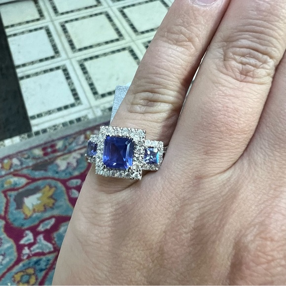 14k White Gold Diamond & Tanzanite Ring - Picture 6 of 8
